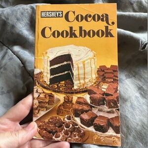 Vintage Hershey's Cocoa Cookbook – Yellow Vintage Cover
